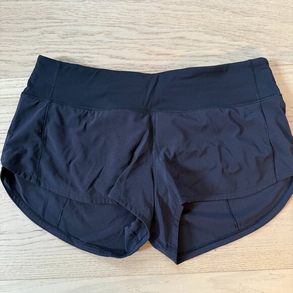 Lululemon Speed Up Low-Rise Lined Short 2.5" in Black, Size 6 - Picture 6 of 8